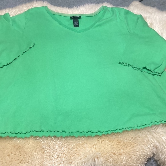 V neck top set of two - Picture 3 of 14